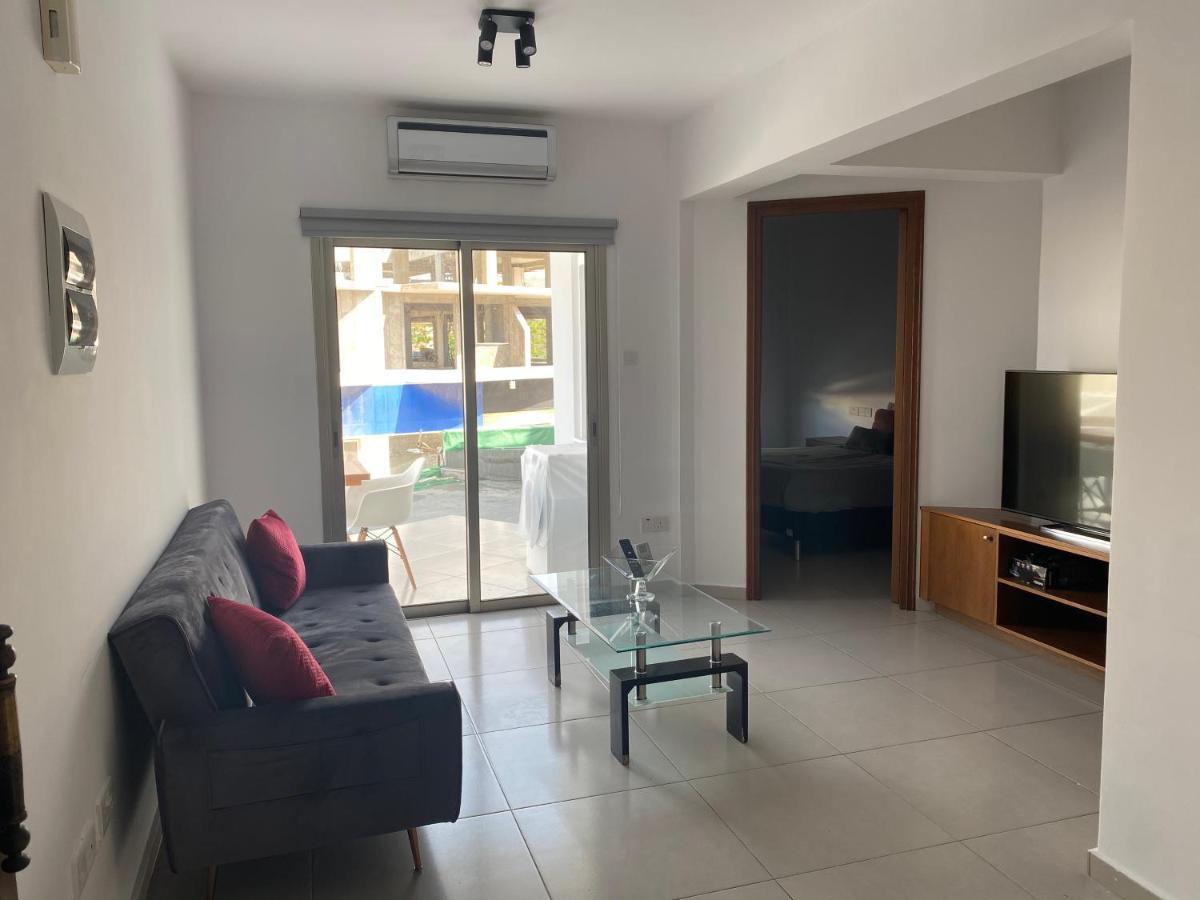 Beachside Apartment In Kato Paphos Lighthouse 81 Ngoại thất bức ảnh