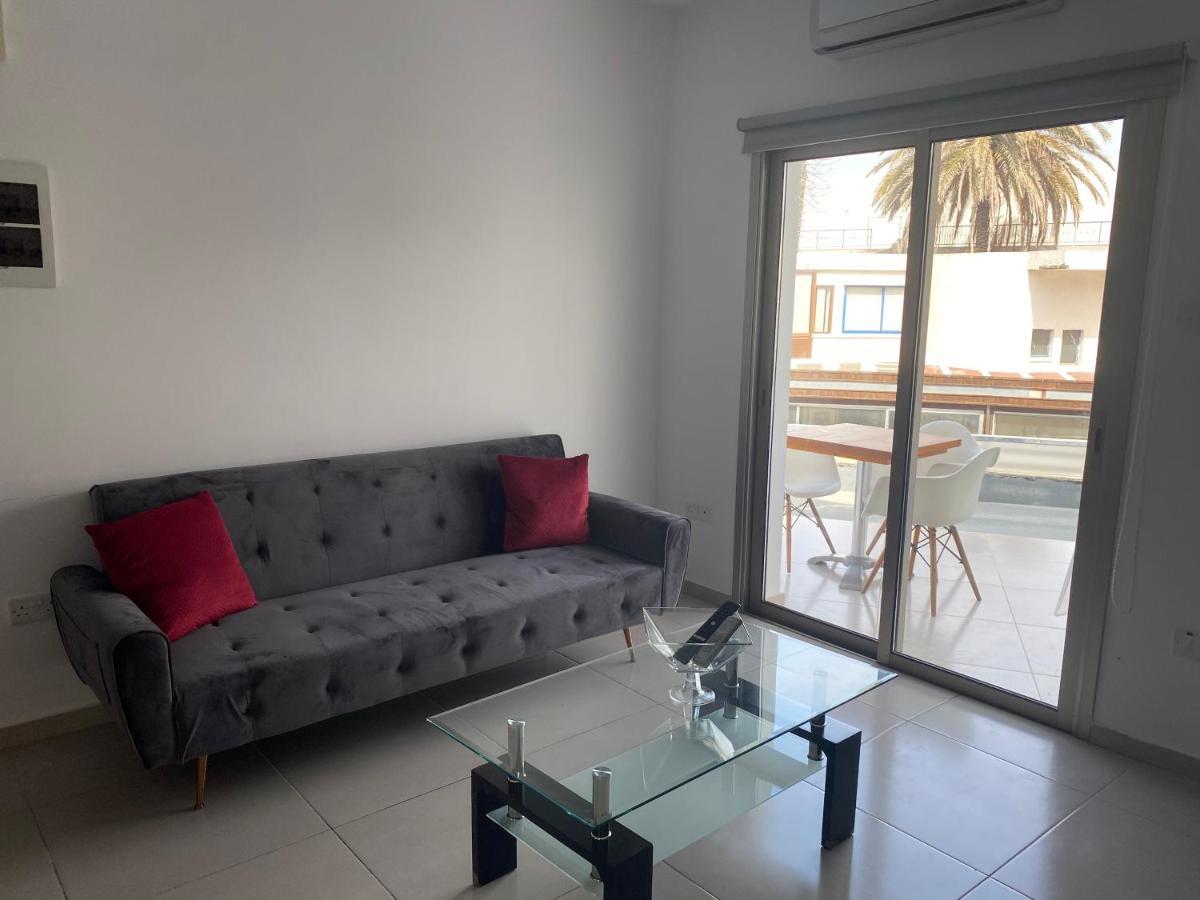 Beachside Apartment In Kato Paphos Lighthouse 81 Ngoại thất bức ảnh